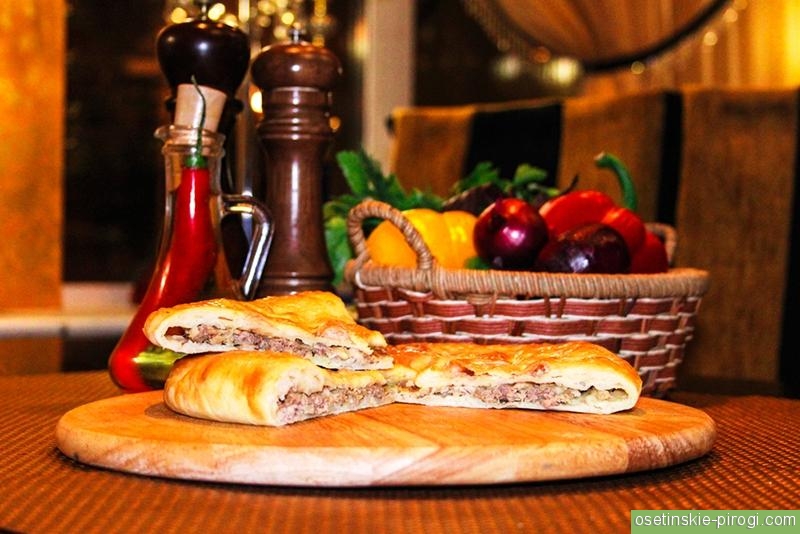Осетинский пирог праздничный стол