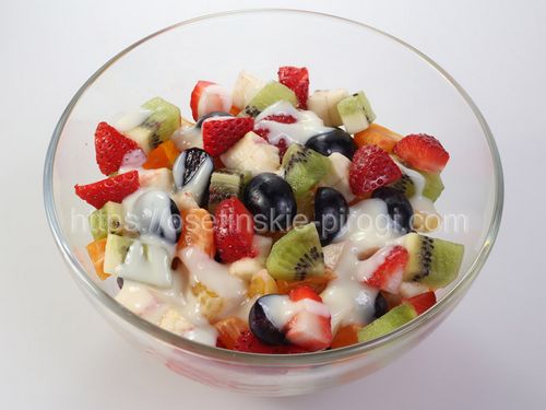 Салат Фруктовый коктейль:
Яблоко 50 г.
Апельсин 50 г.
Виноград 40 г.
Киви 40 г.
Клубника 30 г.
Сироп 10 г.
Лимон 5 г.
Доставка +7(495)724-72-92 Салат Фруктовый коктейль